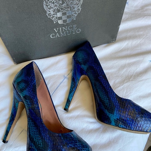 Vince Camuto snake skin heel - Picture 5 of 7